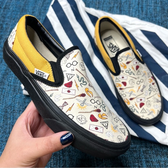 RARE Vans x Harry Potter Custom Slip On Sneakers Limited Edition Hufflepuff - Picture 1 of 10